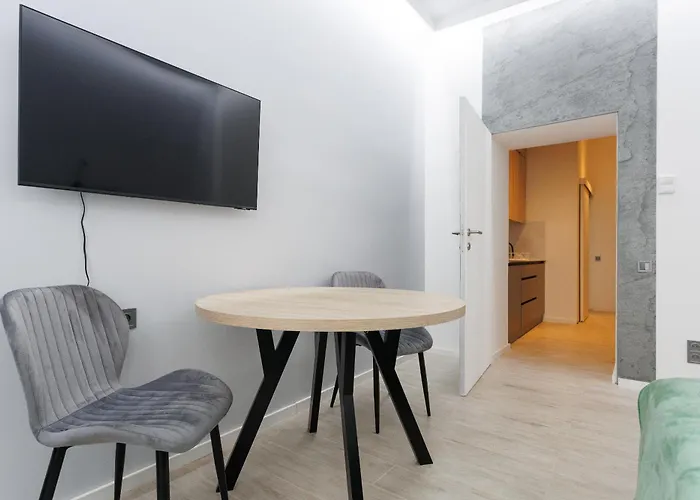 דירה House In *